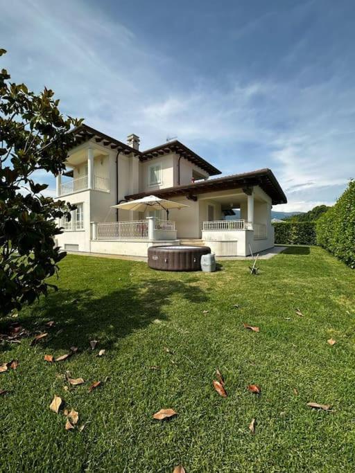 Villa Oriella - Piscina Idromassaggio E Relax -Versilia Camaiore Luaran gambar